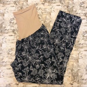 Secret Fit Belly Skinny Ankle Pants in B+W Floral